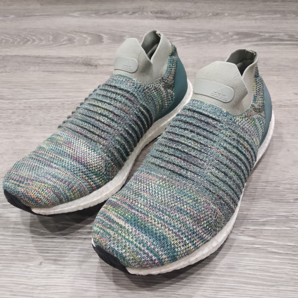 ULTRABOOST LACELESS - Picture 2 of 6